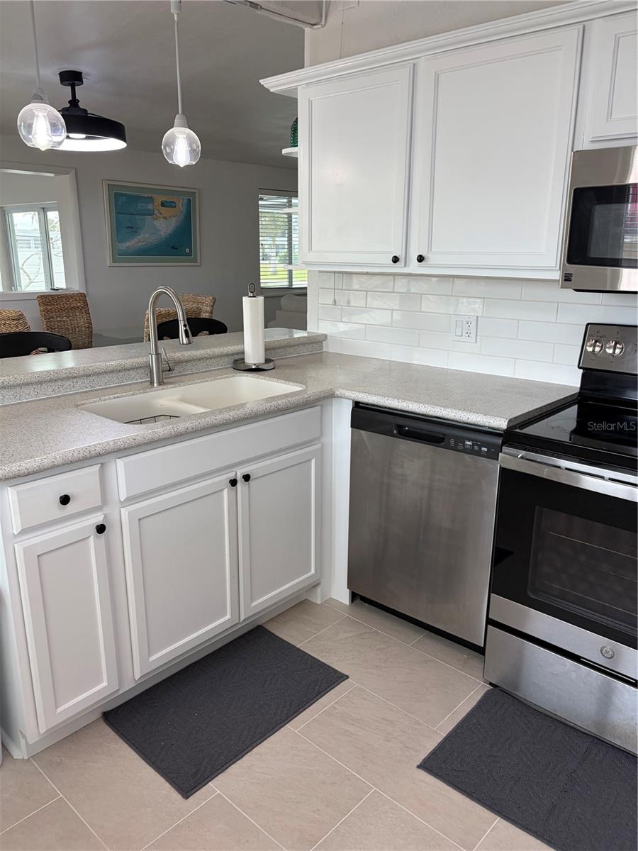 Image 13 of 27 For 1750 Winstan Avenue