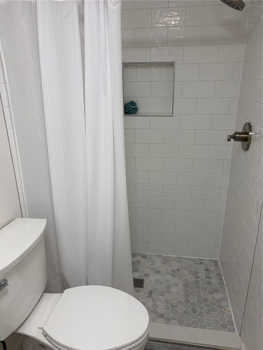 Image 19 of 27 For 1750 Winstan Avenue