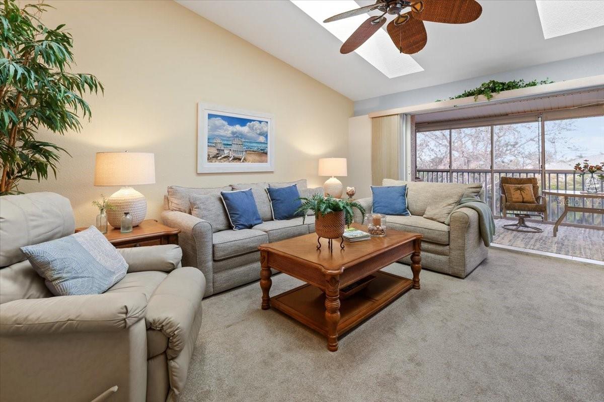 Image 16 of 47 For 9550 Fiddlers Green Circle 206