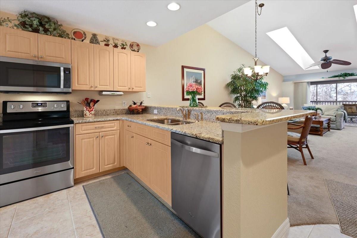 Image 8 of 47 For 9550 Fiddlers Green Circle 206