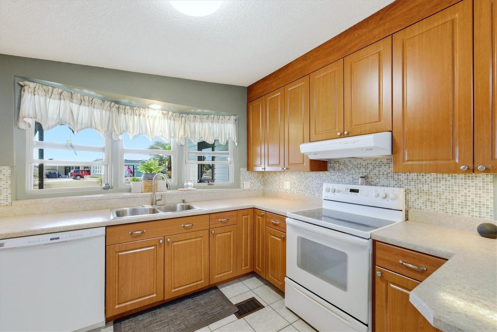 Image 13 of 52 For 6222 Falcon Drive