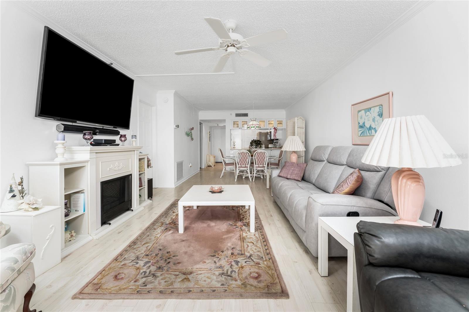 Listing photo id 8 for 1551 Beach Road 204