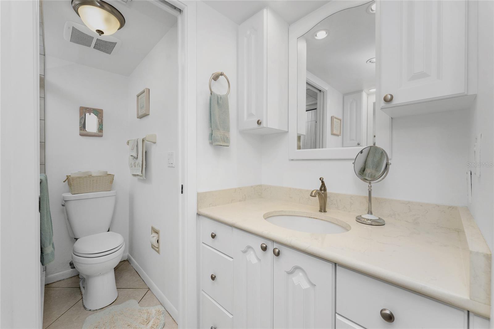 Listing photo id 14 for 1551 Beach Road 204