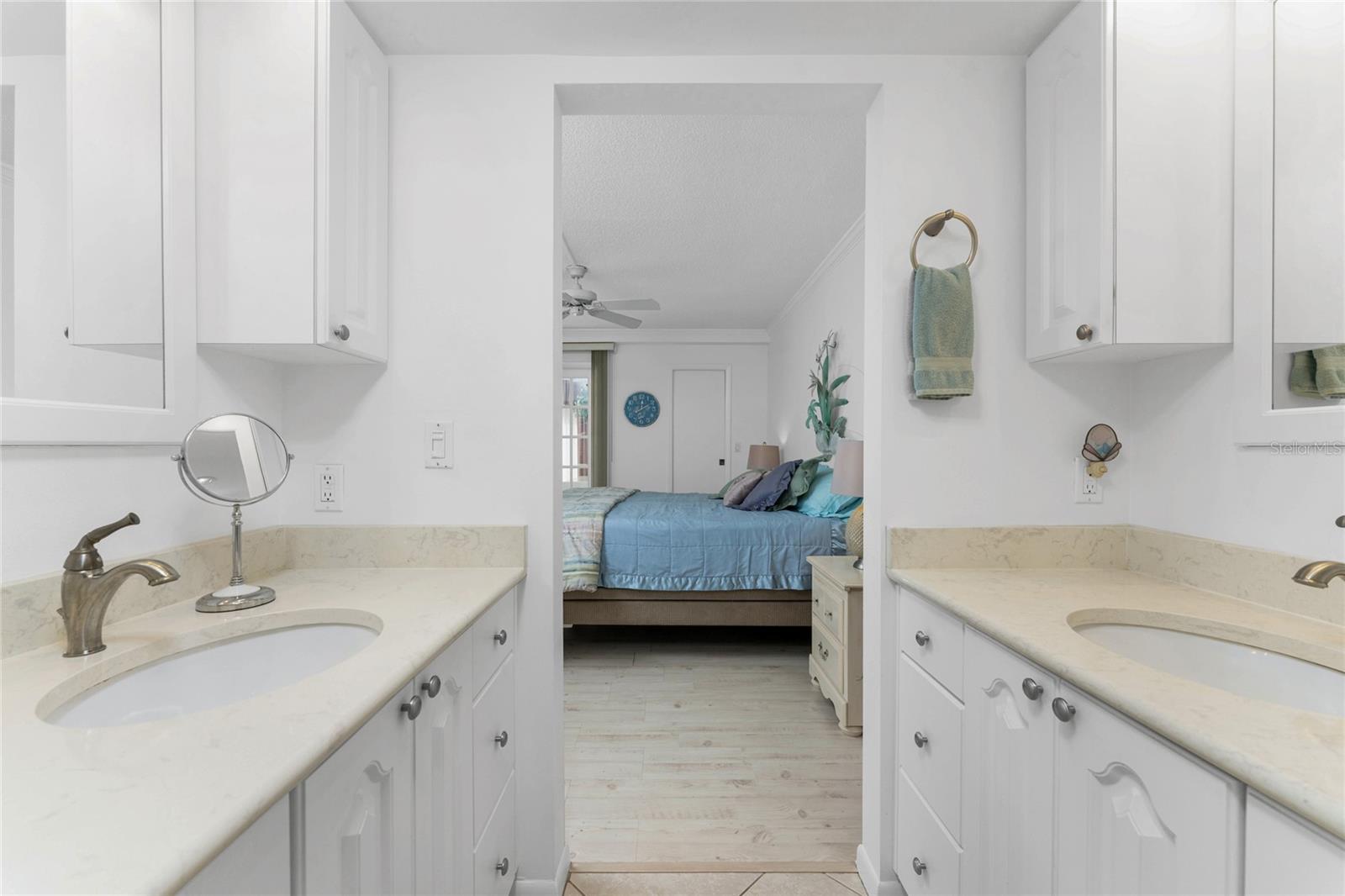 Listing photo id 16 for 1551 Beach Road 204