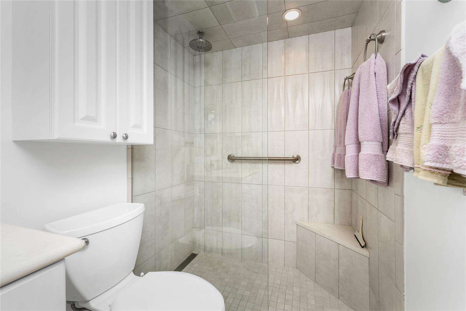 Listing photo id 20 for 1551 Beach Road 204