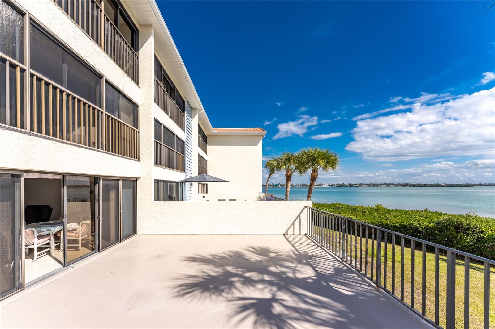 Listing photo id 21 for 1551 Beach Road 204