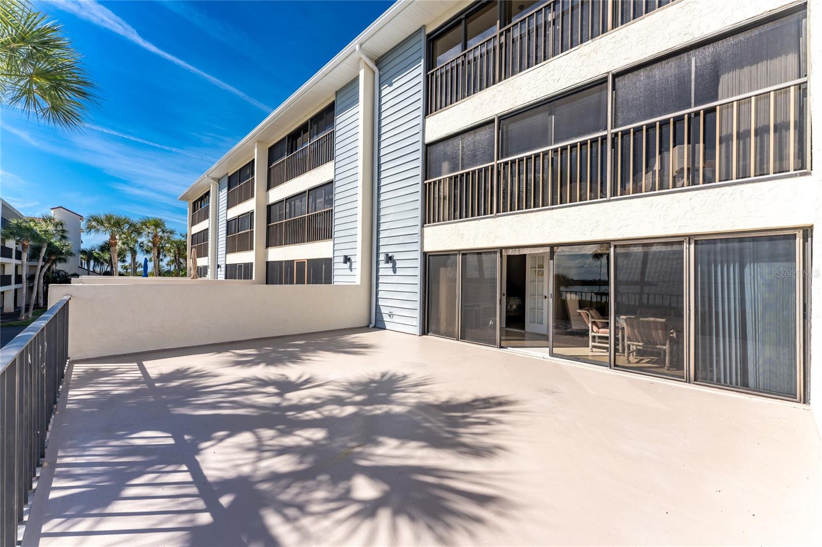 Listing photo id 22 for 1551 Beach Road 204