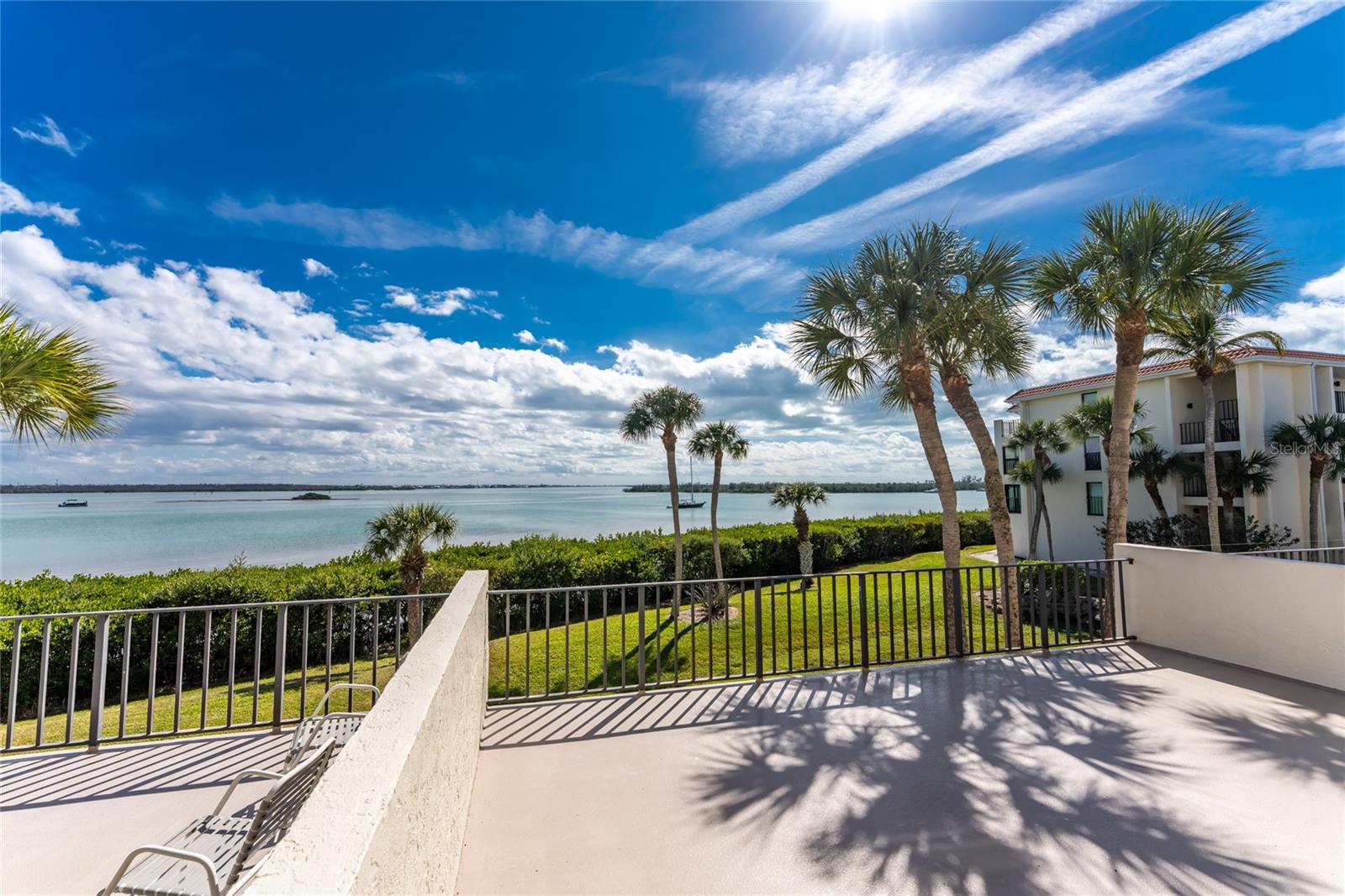 Listing photo id 23 for 1551 Beach Road 204