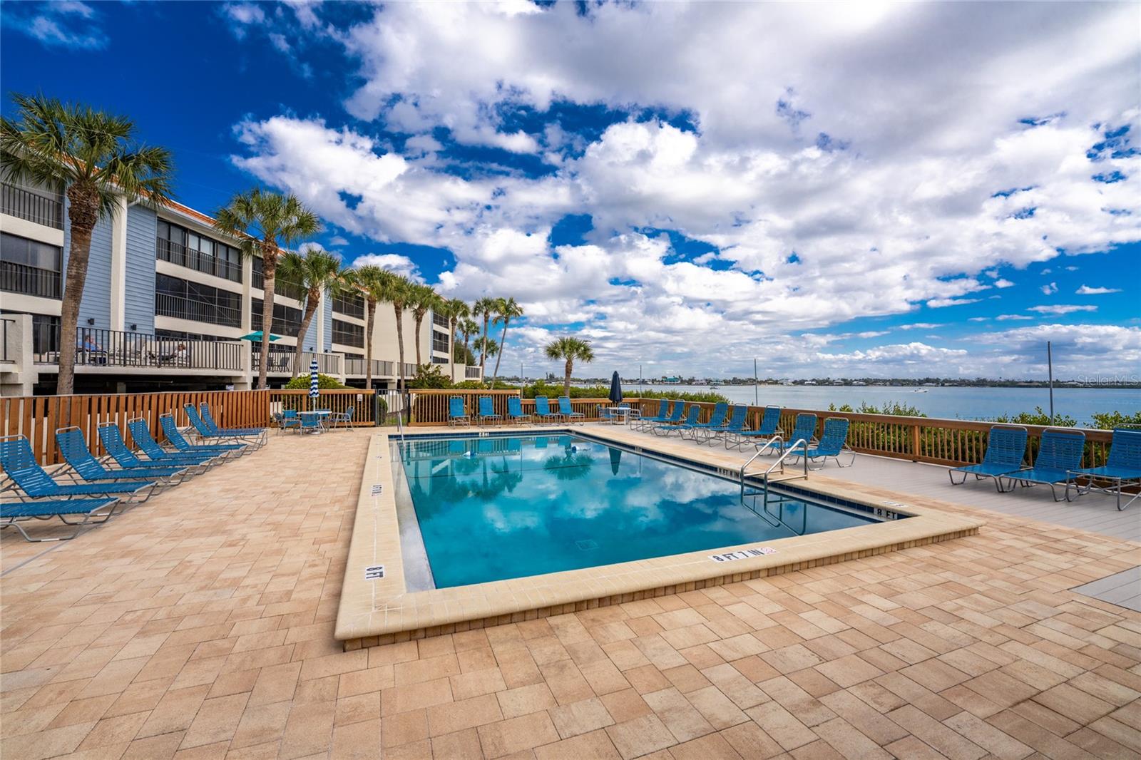 Listing photo id 28 for 1551 Beach Road 204