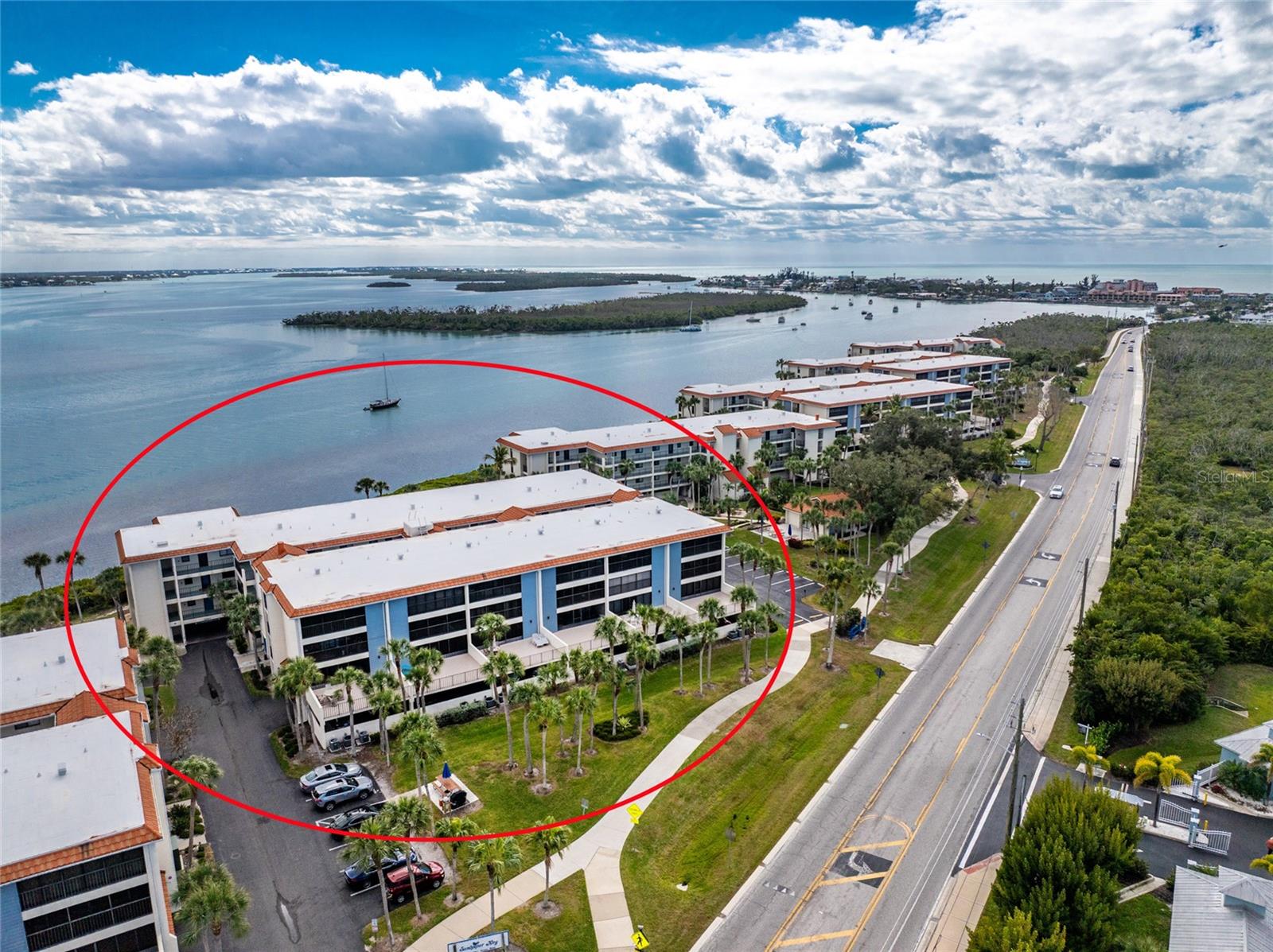 Listing photo id 36 for 1551 Beach Road 204