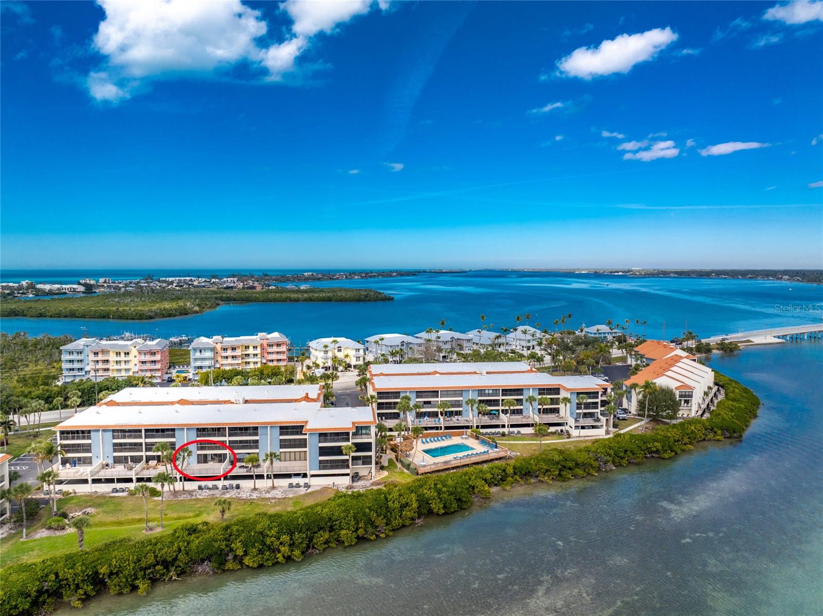 Listing photo id 37 for 1551 Beach Road 204