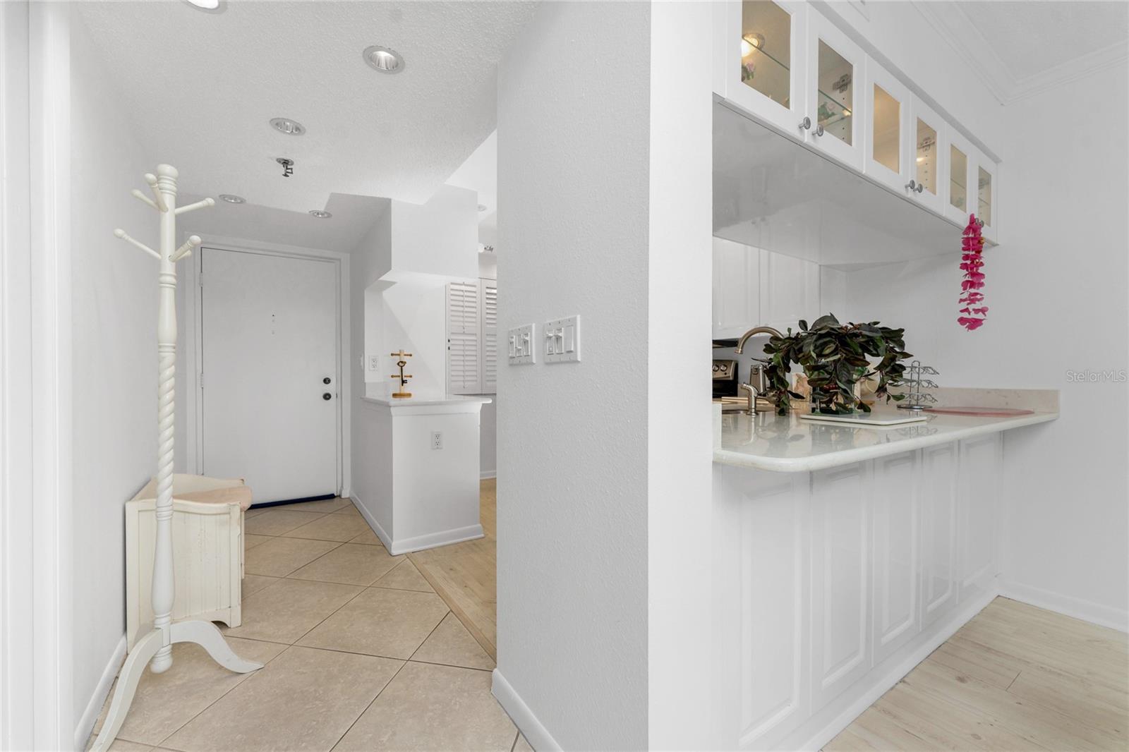 Listing photo id 2 for 1551 Beach Road 204