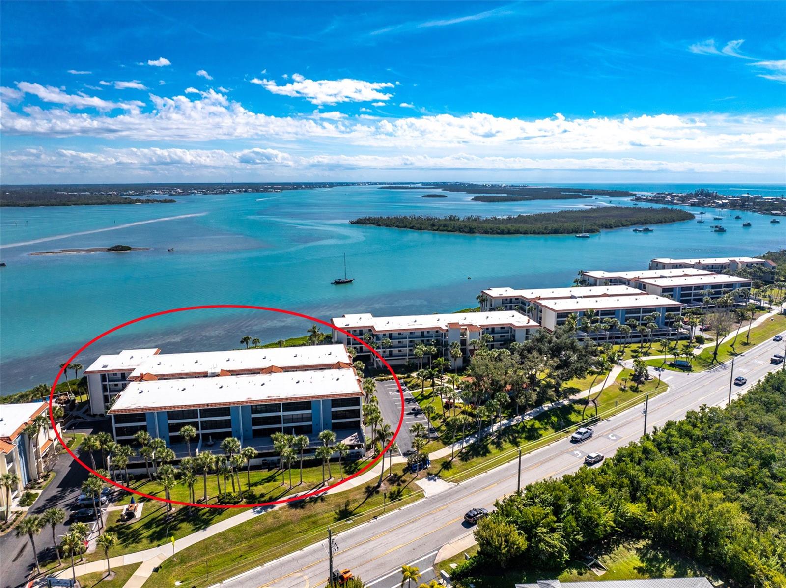 Listing photo id 38 for 1551 Beach Road 204