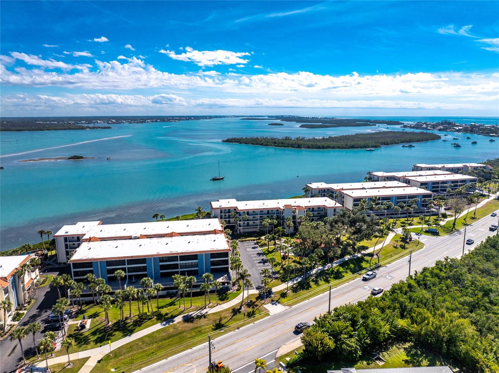 Listing photo id 39 for 1551 Beach Road 204