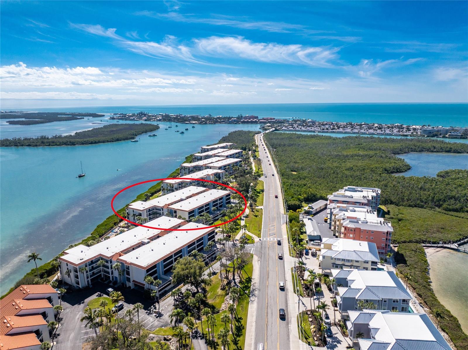 Listing photo id 40 for 1551 Beach Road 204