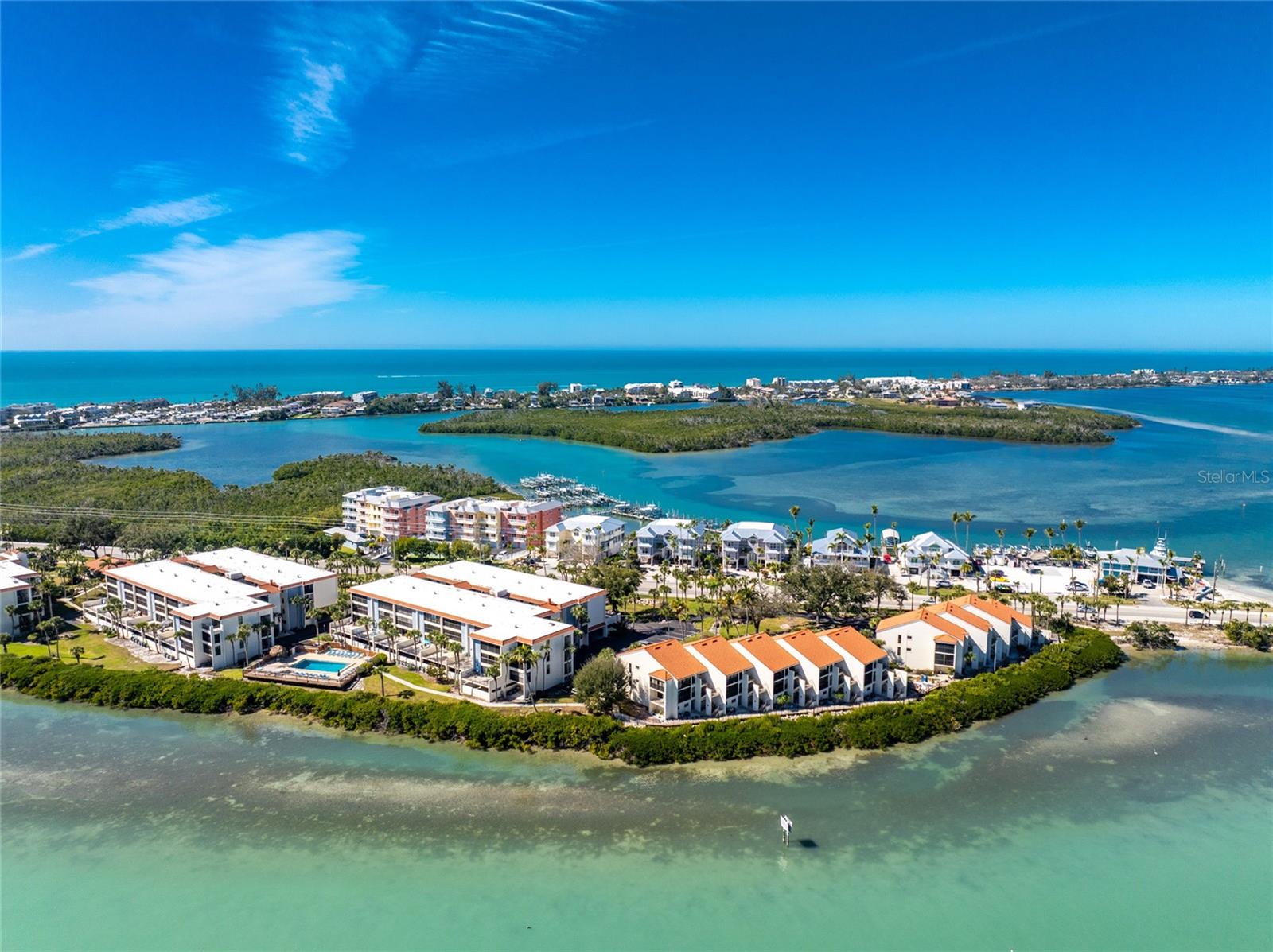 Listing photo id 41 for 1551 Beach Road 204