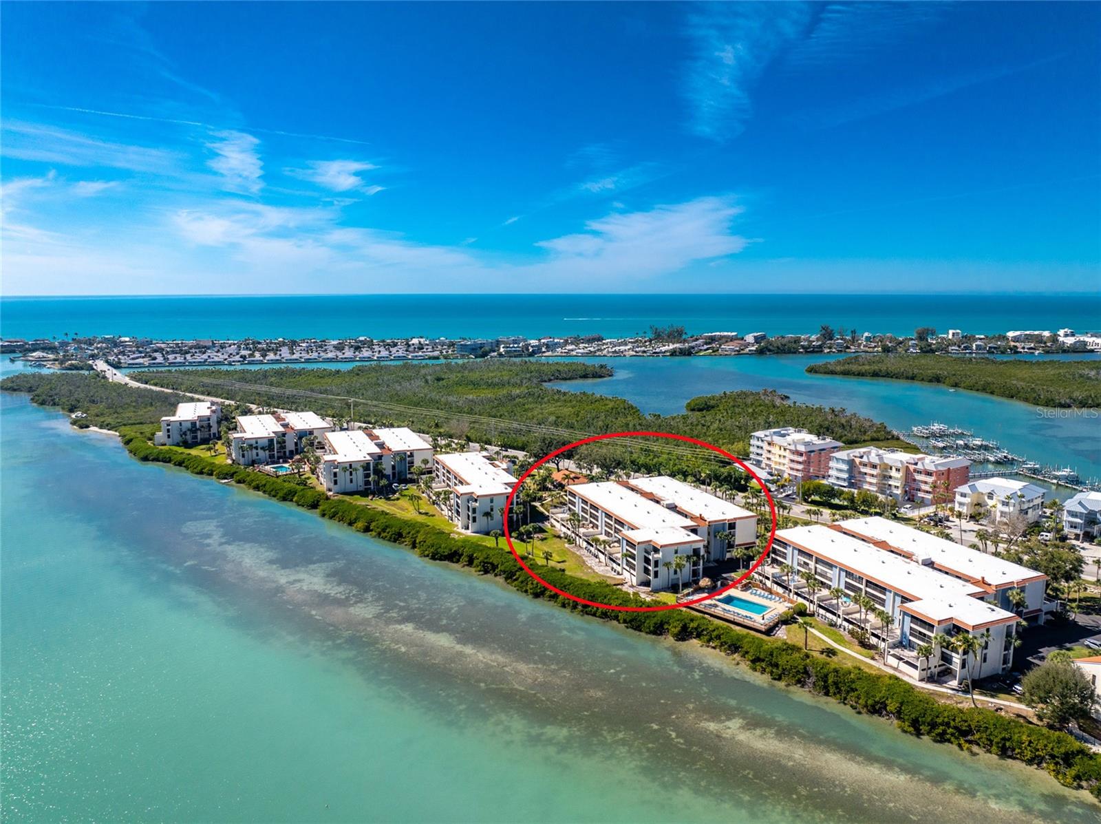 Listing photo id 42 for 1551 Beach Road 204