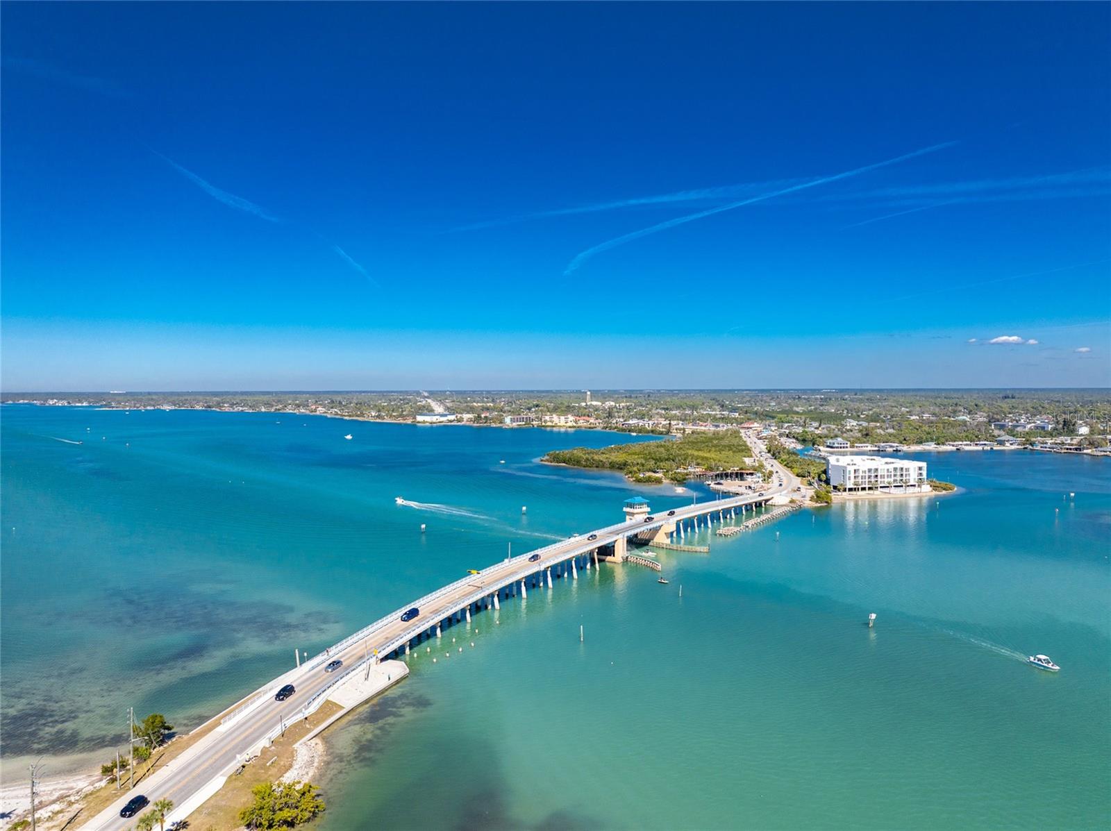 Listing photo id 43 for 1551 Beach Road 204