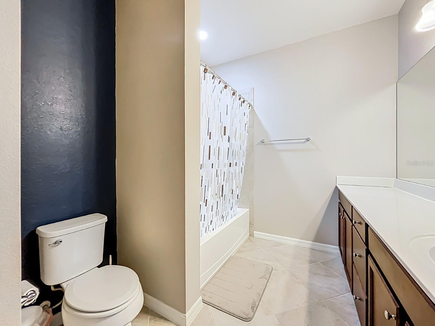 Image 38 of 51 For 20149 Lagente Circle