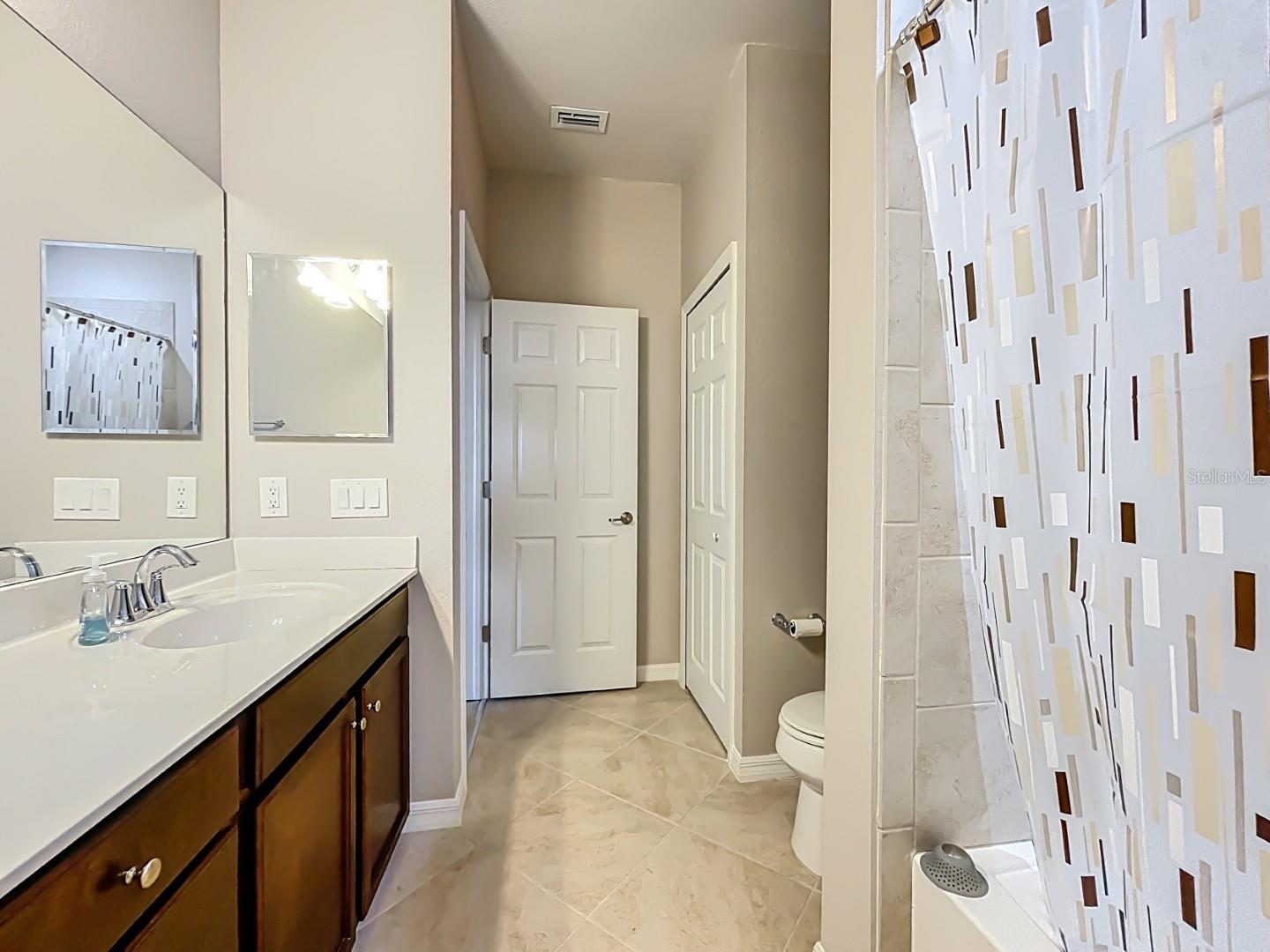 Image 40 of 51 For 20149 Lagente Circle