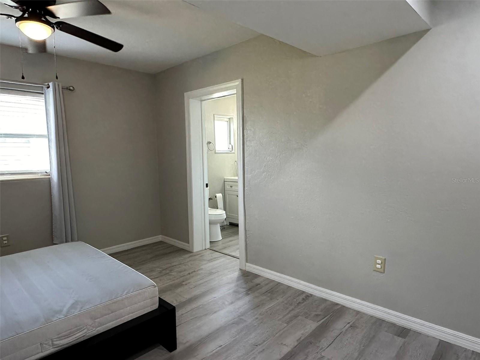 Image 14 of 37 For 135 Godfrey Avenue Ne