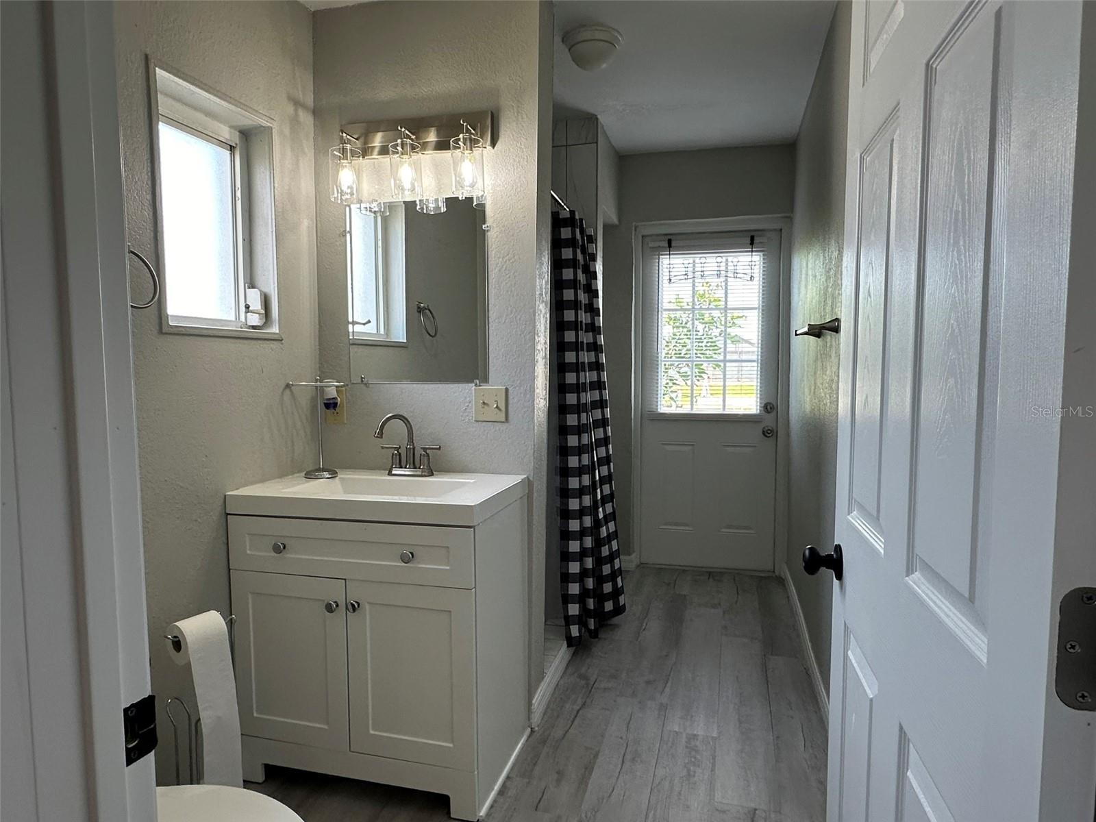 Image 15 of 37 For 135 Godfrey Avenue Ne