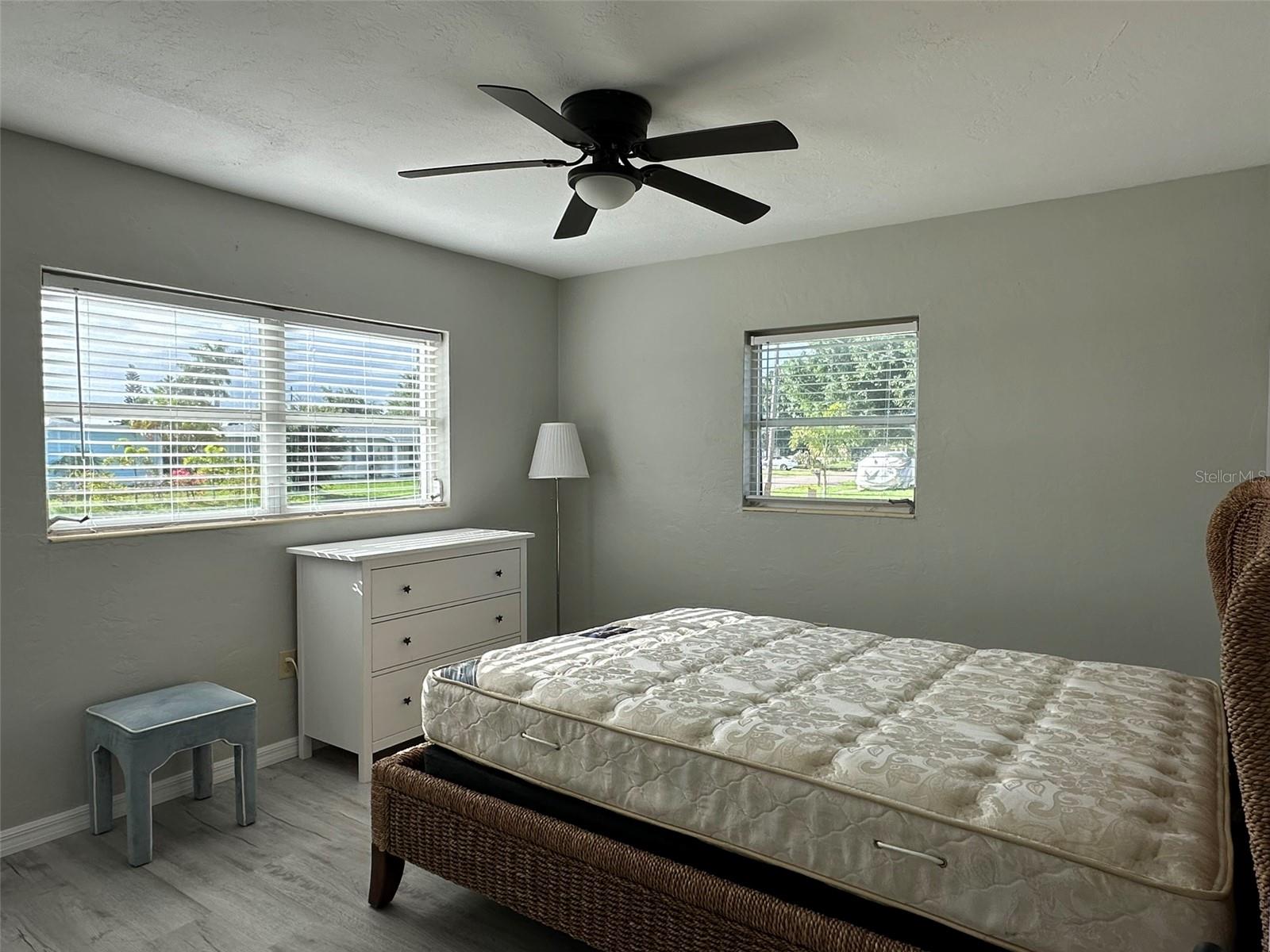 Image 20 of 37 For 135 Godfrey Avenue Ne