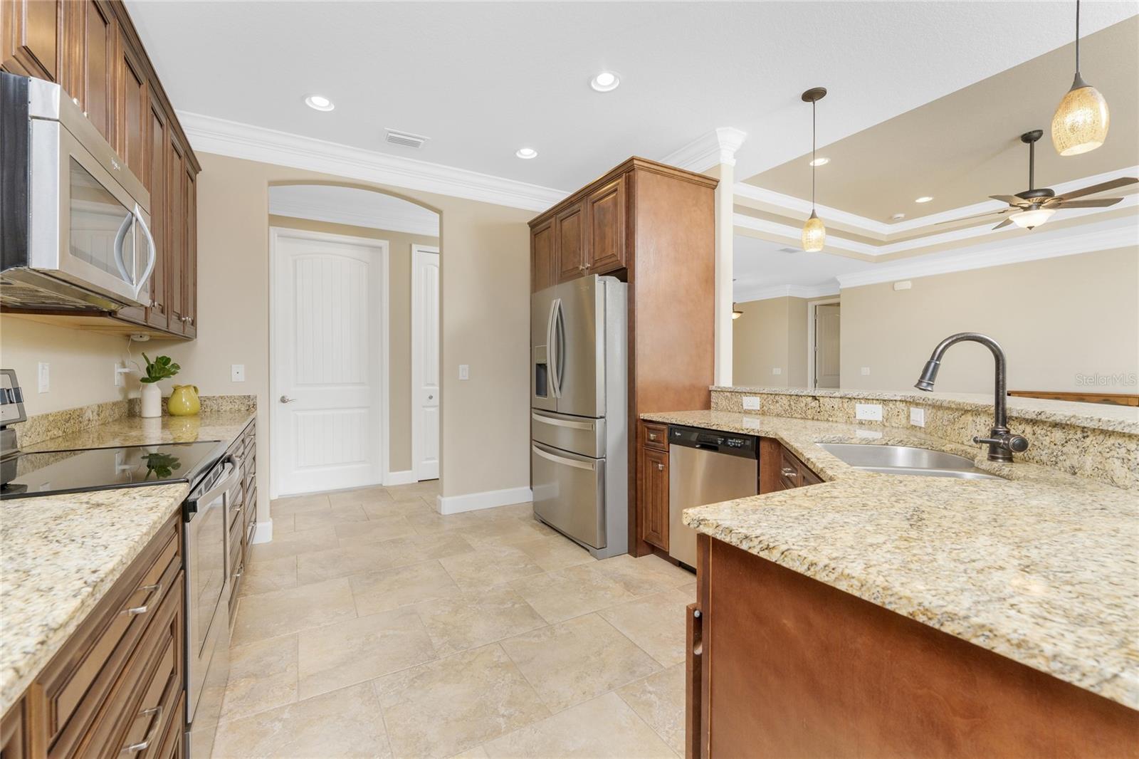 Image 21 of 65 For 250 Rotonda Boulevard N