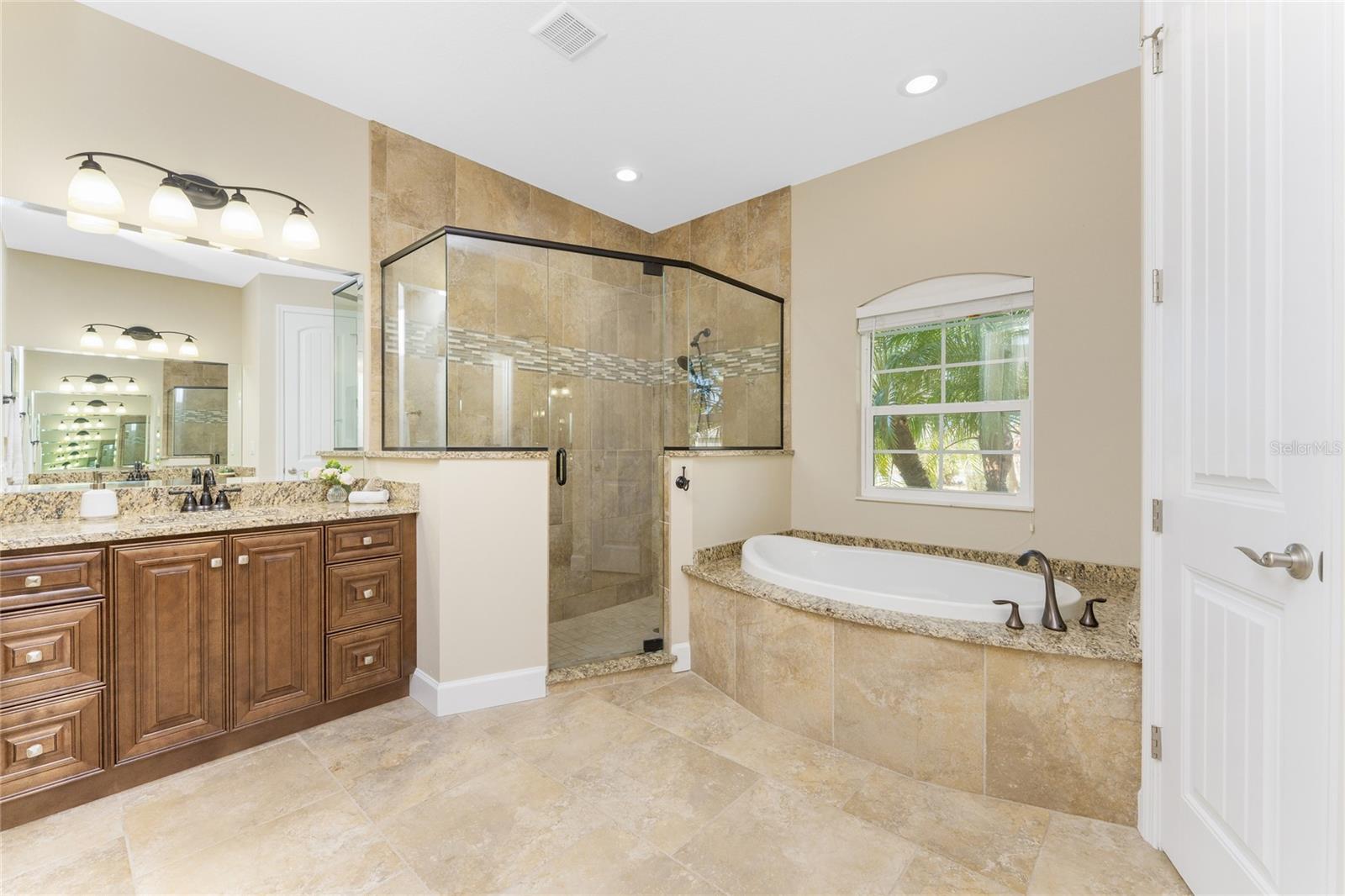 Image 28 of 65 For 250 Rotonda Boulevard N