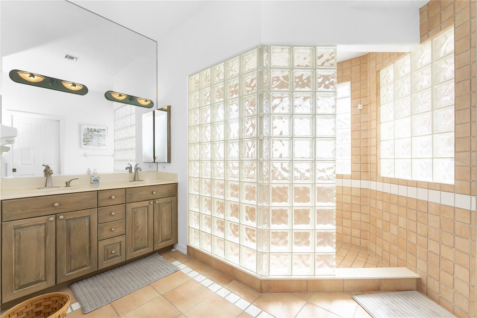 Image 32 of 68 For 1400 Beach Road 1