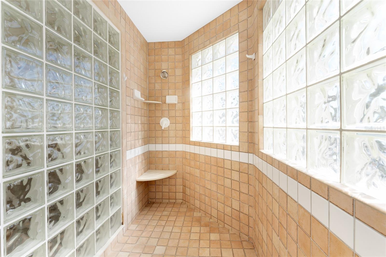 Image 33 of 68 For 1400 Beach Road 1