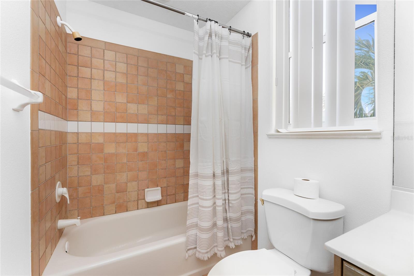 Image 38 of 68 For 1400 Beach Road 1