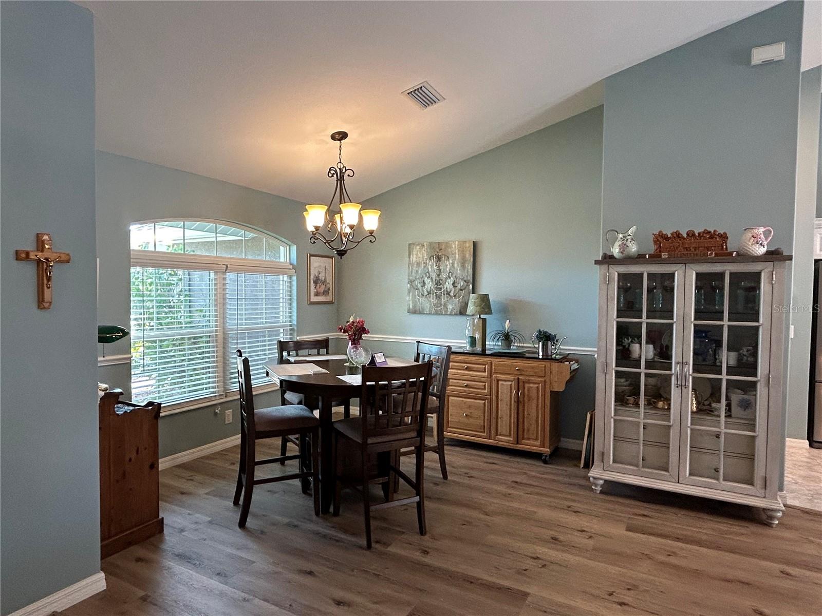 Image 5 of 27 For 108 Beryl Drive