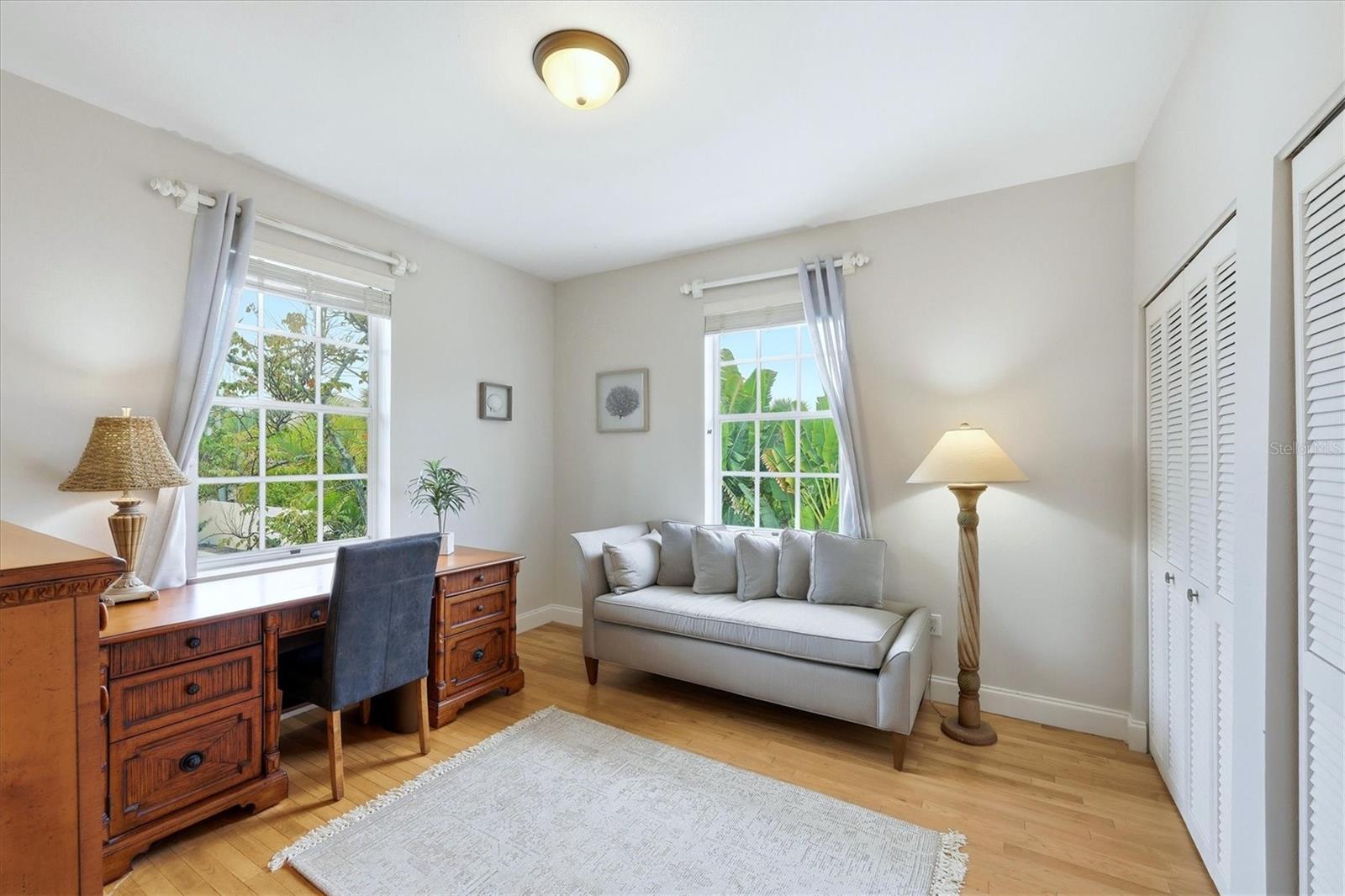 Image 25 of 47 For 281 Seabreeze Court