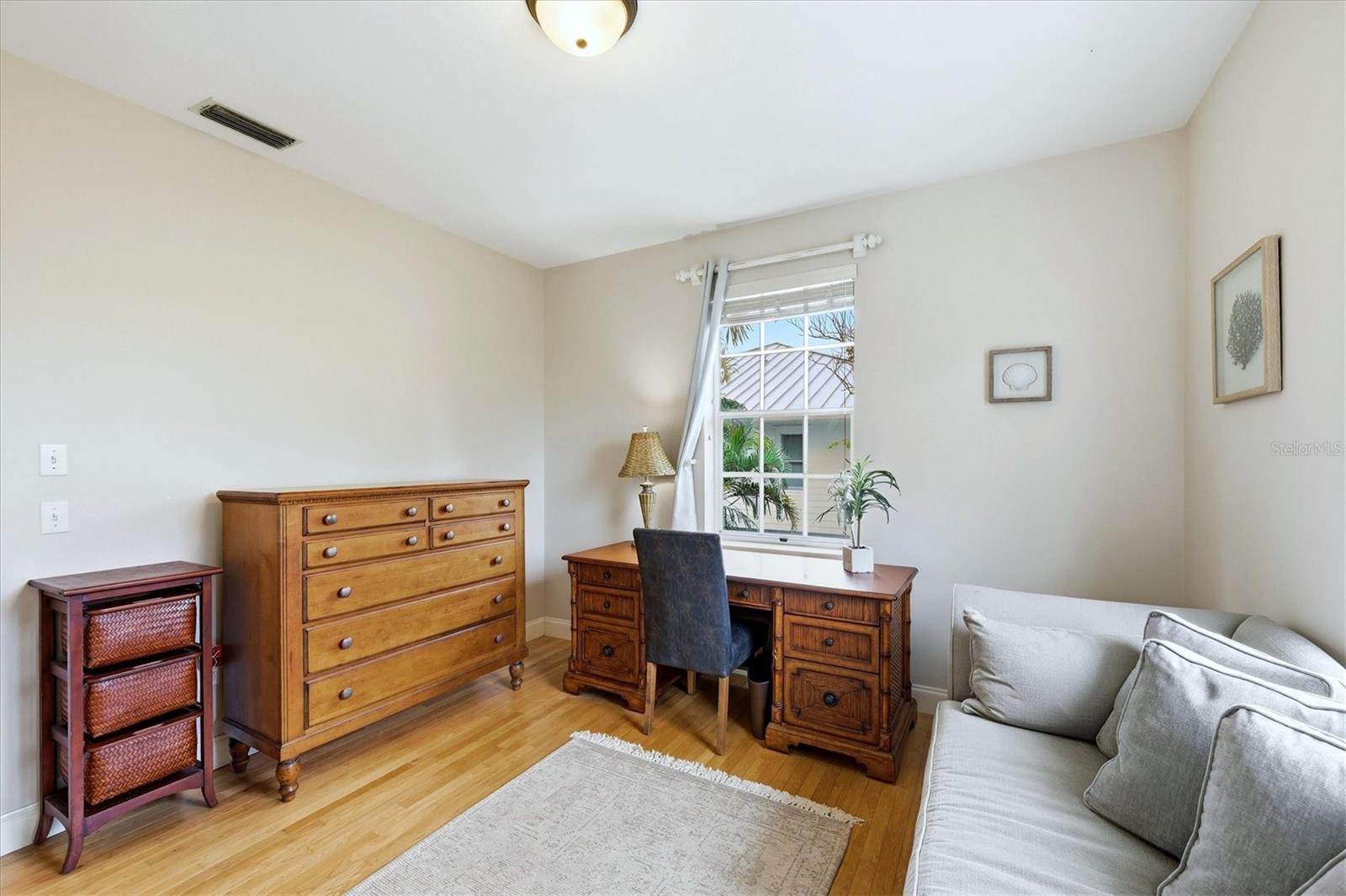 Image 26 of 47 For 281 Seabreeze Court