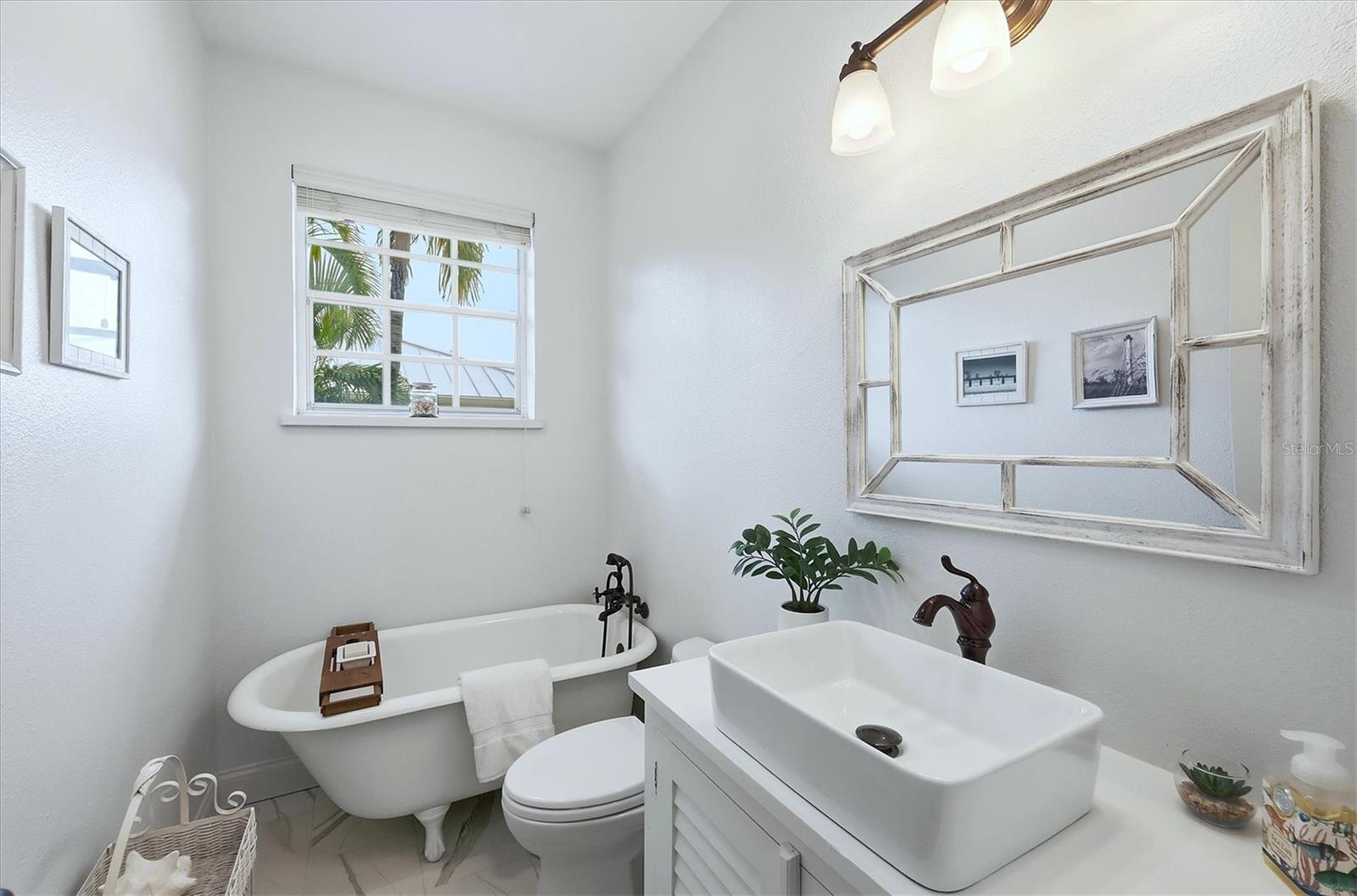 Image 27 of 47 For 281 Seabreeze Court