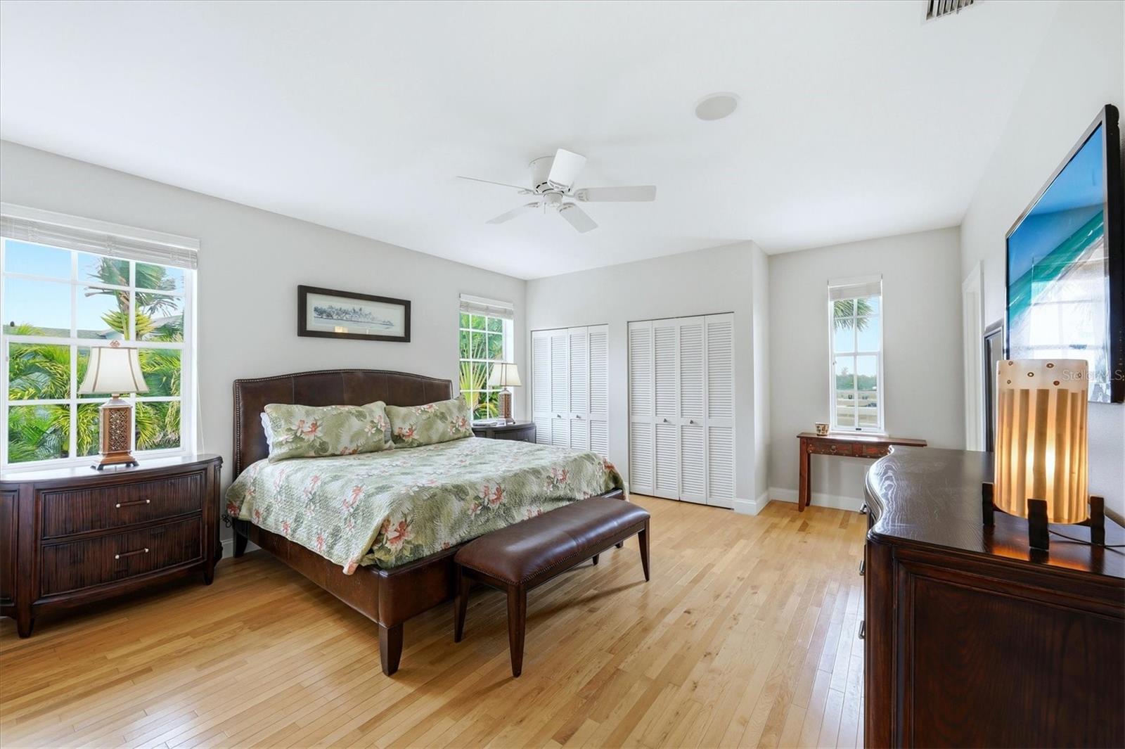 Image 28 of 47 For 281 Seabreeze Court