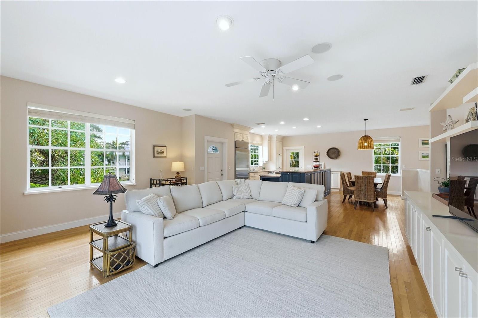 Image 6 of 47 For 281 Seabreeze Court