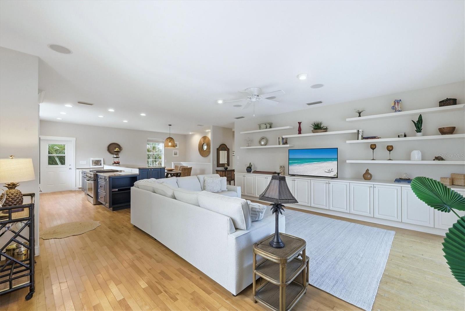 Image 9 of 47 For 281 Seabreeze Court