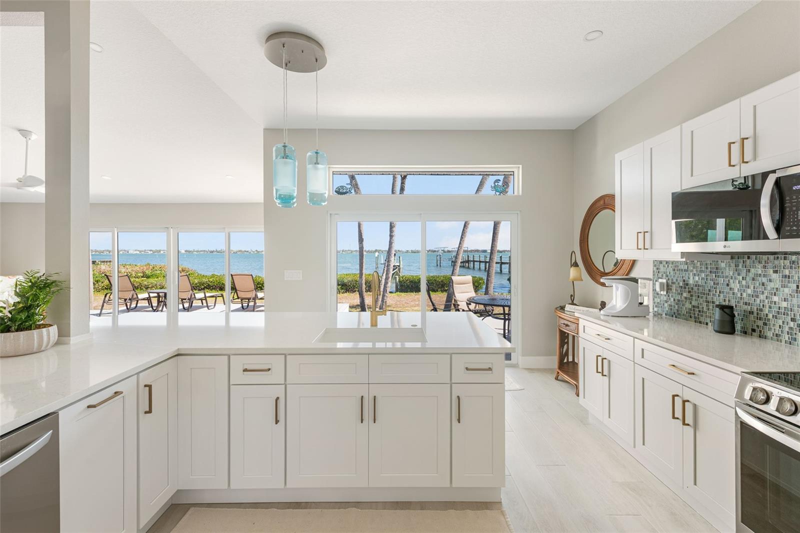 Image 13 of 96 For 4087 Pelican Shores Circle