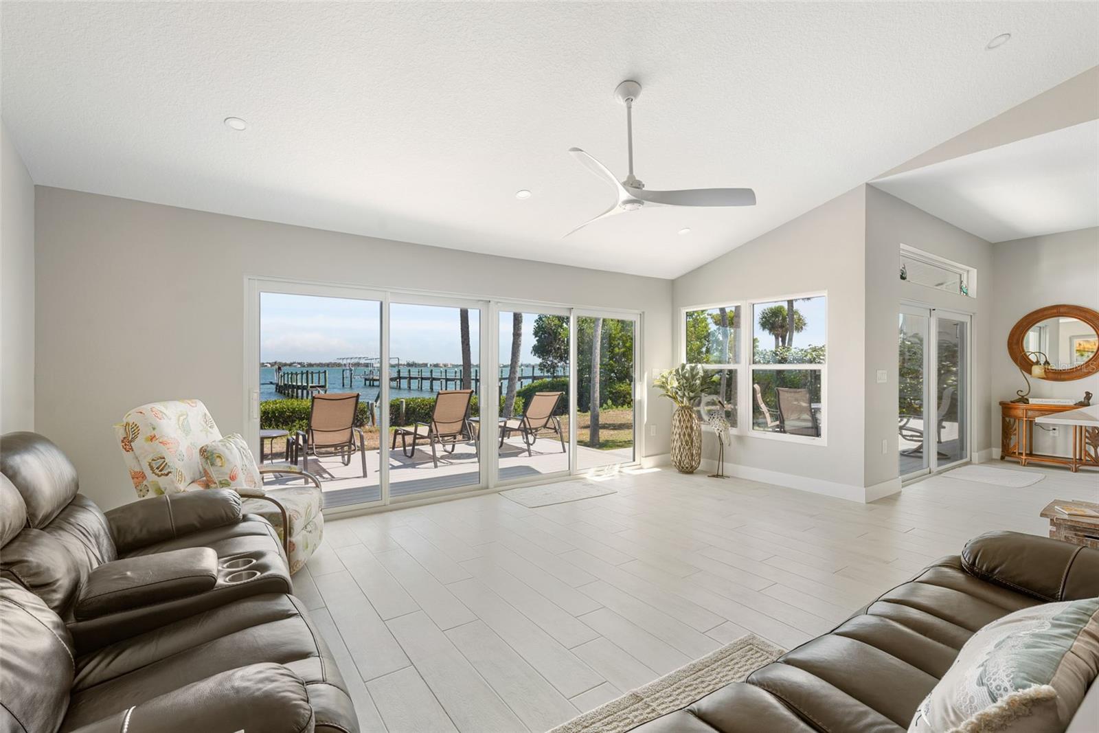 Image 29 of 96 For 4087 Pelican Shores Circle