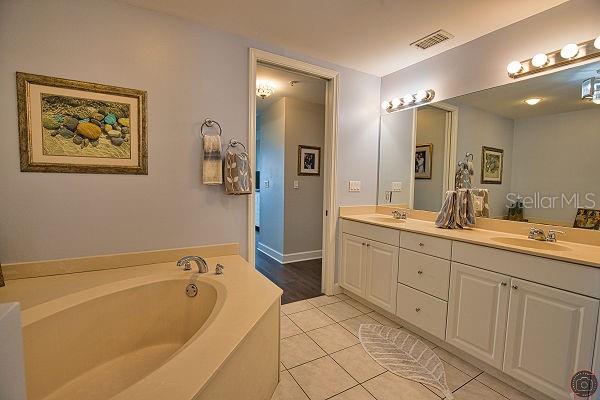 Listing photo id 37 for 11220 Hacienda Del Mar Boulevard 204