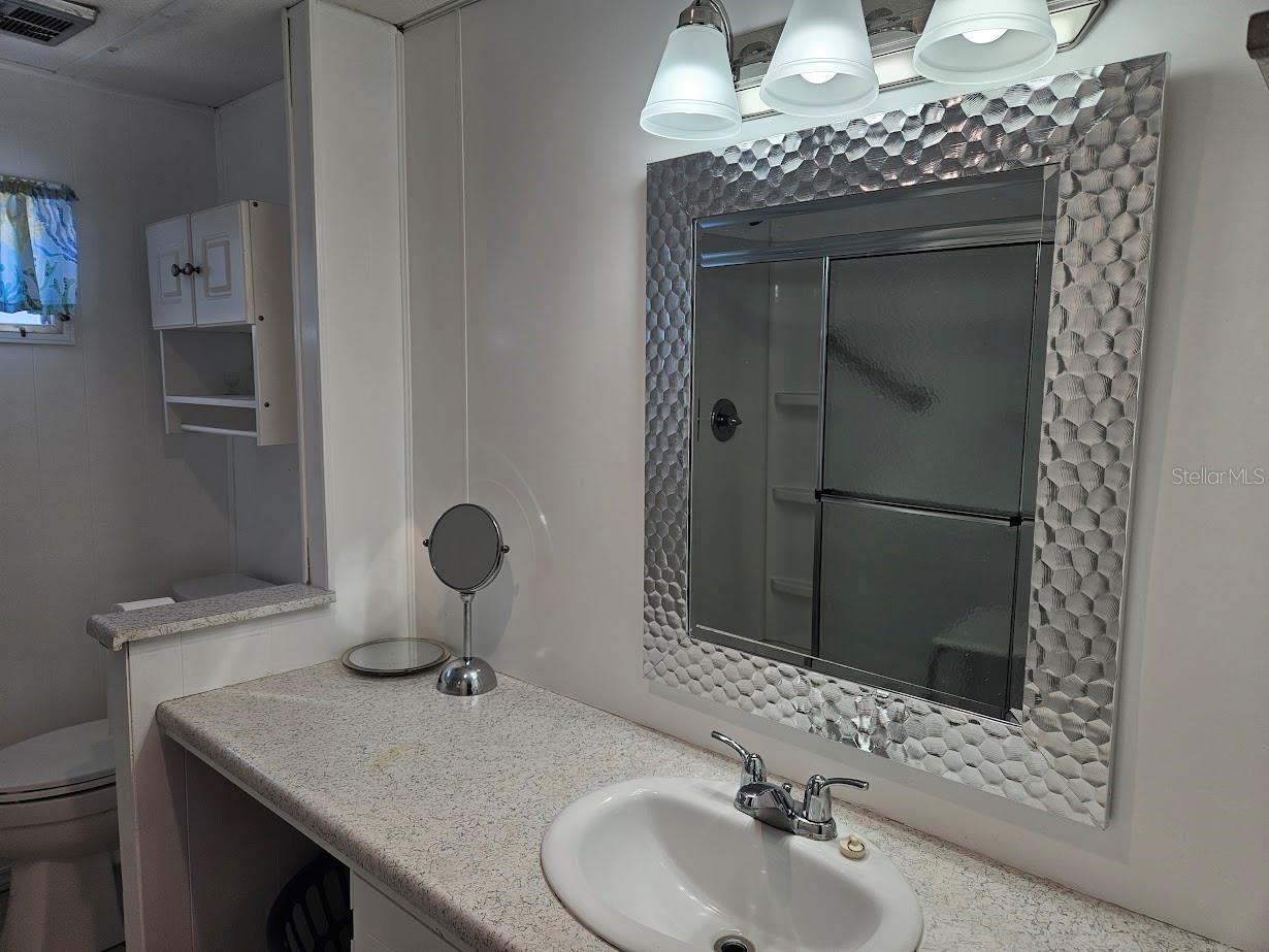 Image 17 of 52 For 1800 Englewood Road 35