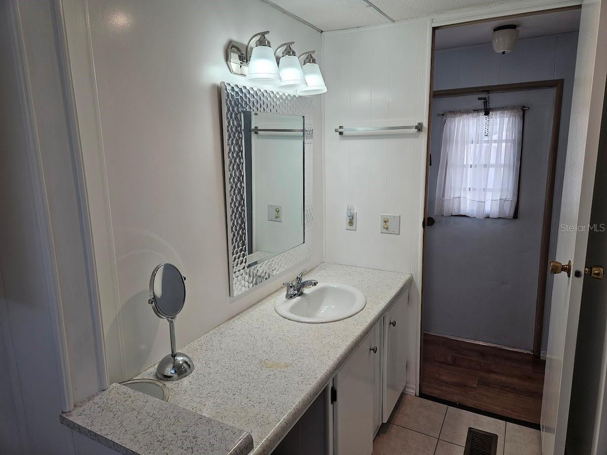 Image 19 of 52 For 1800 Englewood Road 35