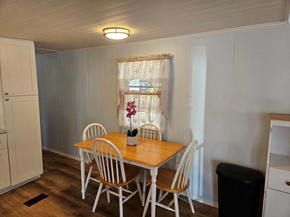 Image 9 of 52 For 1800 Englewood Road 35