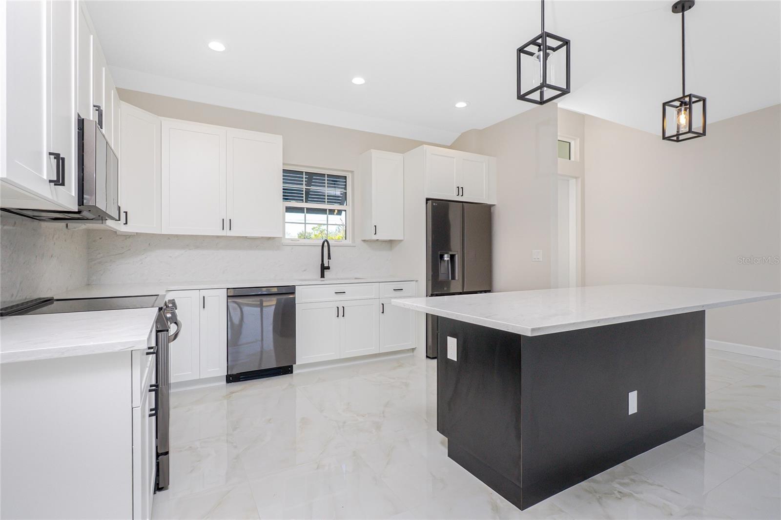 Image 13 of 45 For 242 Brig Circle W