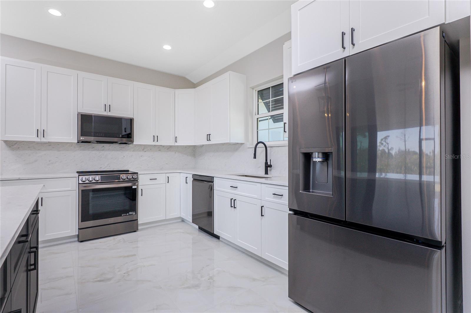 Image 14 of 45 For 242 Brig Circle W