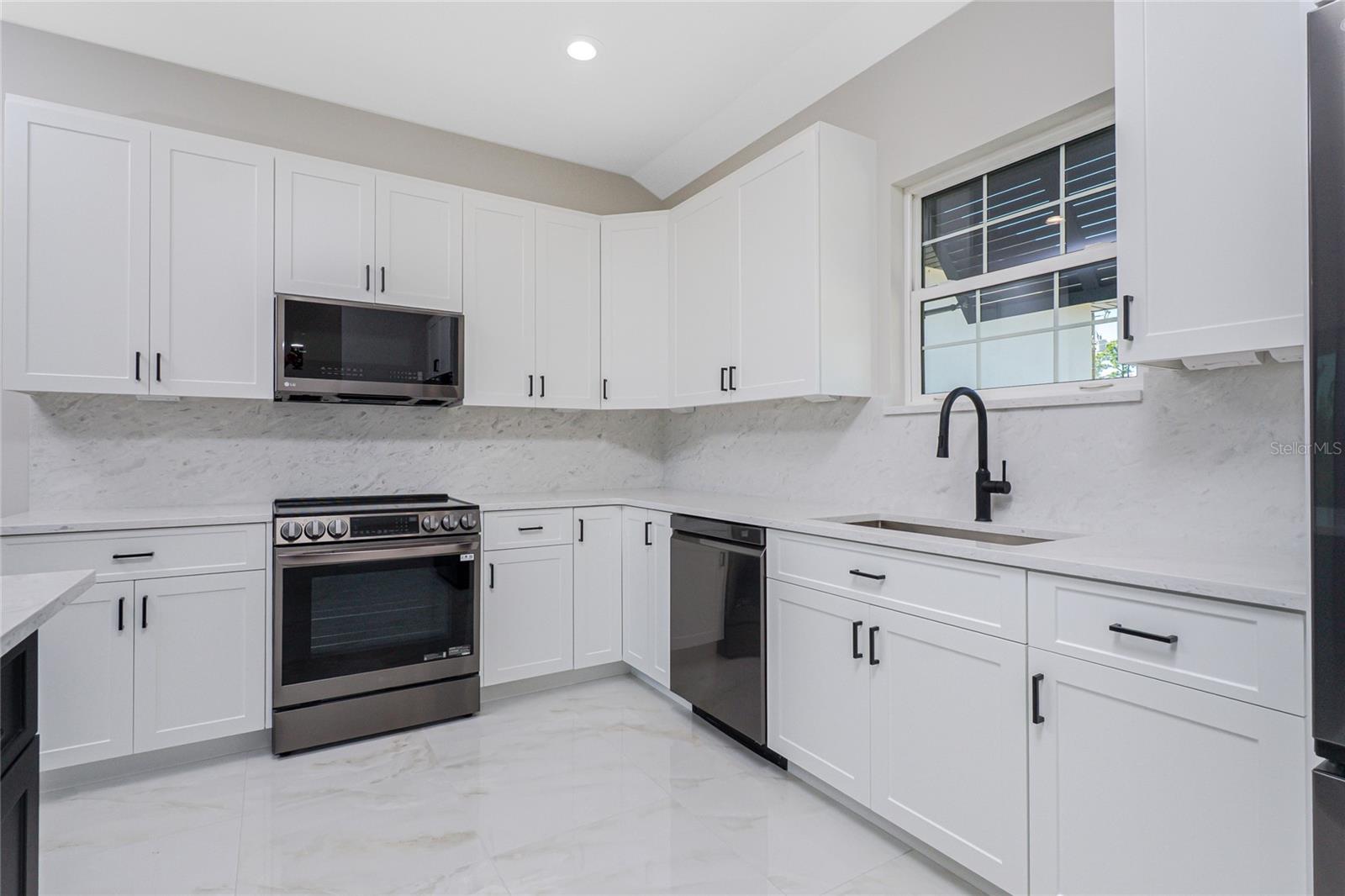 Image 15 of 45 For 242 Brig Circle W