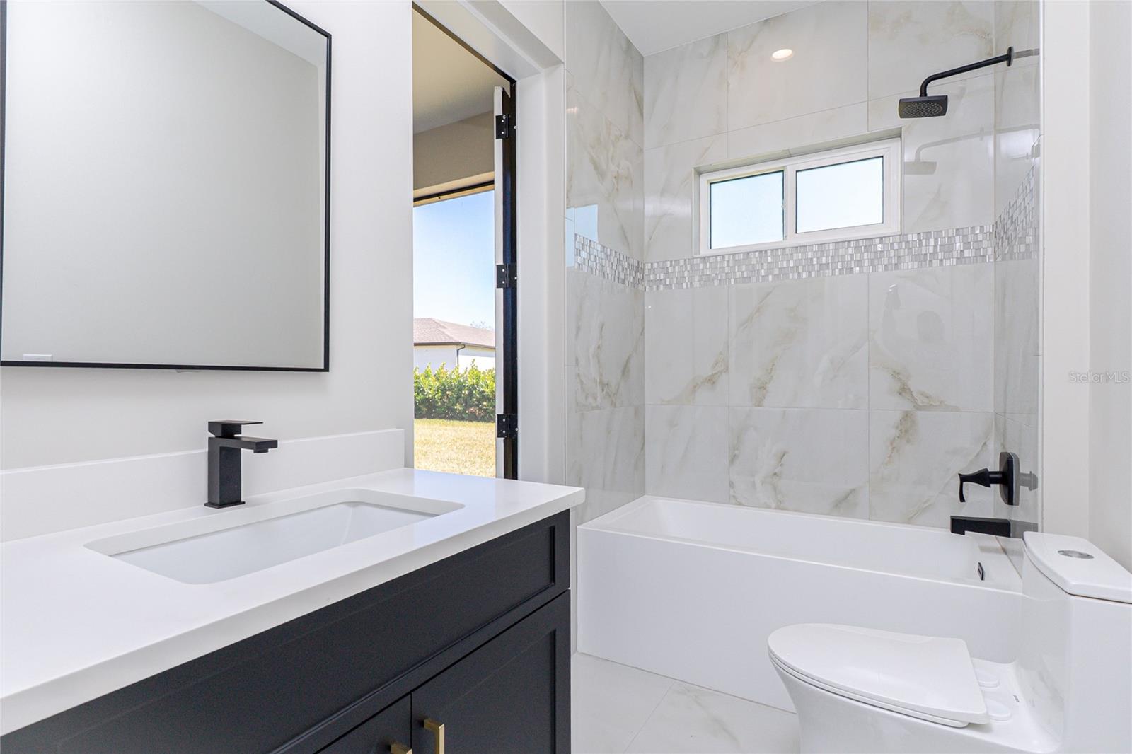 Image 22 of 45 For 242 Brig Circle W