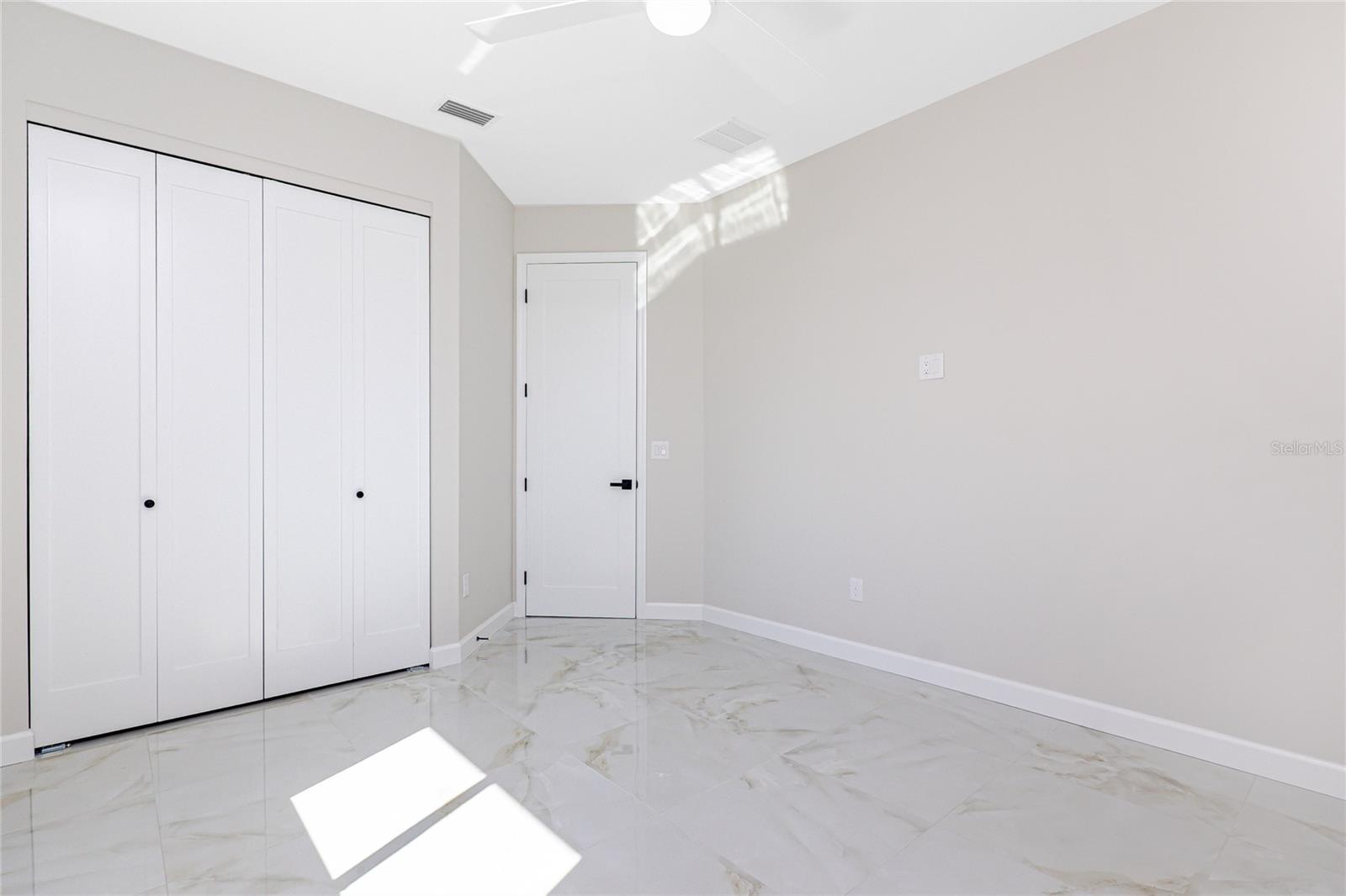 Image 25 of 45 For 242 Brig Circle W